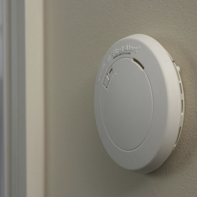 FIRST ALERT - Detector Combo de Humo/CO, Autónomo, Batería Sellada de Litio de 10 años, No Requiere Panel, Diseño Ultra Delgado, No Requiere Cableado