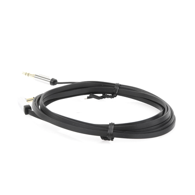UGREEN - Cable Auxiliar Plano 2 Metros / Conector 3.5mm a 3.5mm / Macho-Macho / Recto a Angulo / Ángulo de 90° en una de sus Puntas / Color Negro