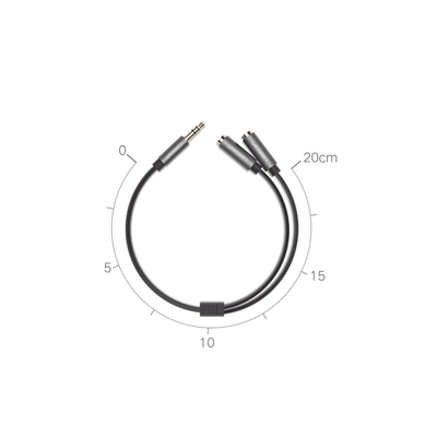 UGREEN - Divisor de Audio / 3.5mm Macho a 2x 3.5mm Hembra / 25 cm (0.82 pies) / TPE / Negro