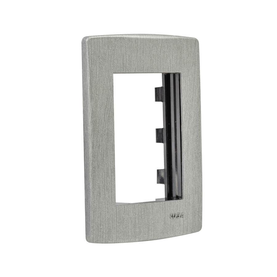 IUSA - Placa scudetto decore metálica de 3 ventanas
