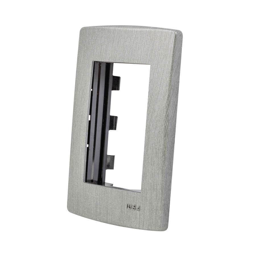 IUSA - Placa scudetto decore metálica de 3 ventanas