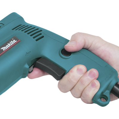 MAKITA - Taladro 120 Vca (3/8") velocidad variable de 0 a 2500 RPM, Potencia 530 W. incluye llave de mandril