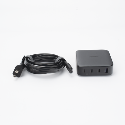 UGREEN - Cargador de Escritorio de 100W | 4 Puertos de Carga Rápida | 3 USB-C | 1 USB-A | Tecnología GaN II +SIC | Power Delivery 3.0 | Quick Charge 4.0 | Chip Confiable y Carga Inteligente | Optimiza la Experiencia de Carga