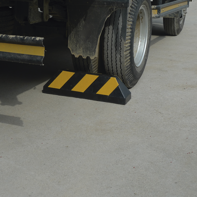 ACCESSPRO - Tope Vehicular 55cm / Para Camion / Estacionamiento / Color Negro-Amarillo.