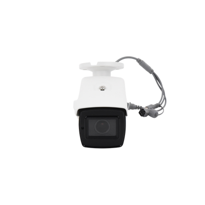 EPCOM PROFESSIONAL - Bullet TURBOHD 4K (8Megapixeles) / Lente Mot. 2.7 a 13.5 mm / Potente IR EXIR de 80 mts / Exterior IP67 / 12 Vcc - 24 VCA / dWDR