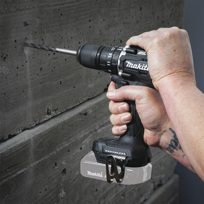MAKITA - Rotomartillo/Taladro Inalámbrico SIN CARBONES, Broquero de 1/2", 1,700 RPM, 18VâŽ“, Torque: 40 N.m C/2 Bat. (1.5Ah) y Cargador.