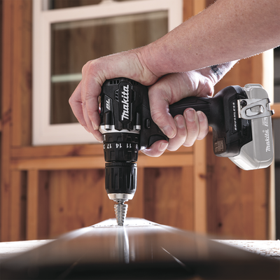 MAKITA - Rotomartillo/Taladro Inalámbrico SIN CARBONES, Broquero de 1/2", 1,700 RPM, 18VâŽ“, Torque: 40 N.m C/2 Bat. (1.5Ah) y Cargador.