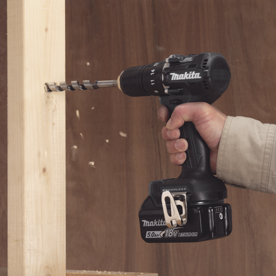 MAKITA - Rotomartillo/Taladro Inalámbrico SIN CARBONES, Broquero de 1/2", 1,700 RPM, 18VâŽ“, Torque: 40 N.m C/2 Bat. (1.5Ah) y Cargador.