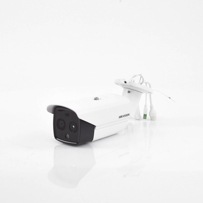 HIKVISION - Cámara Bala IP Termográfica / Medición de Temperatura -20°C a 150°C / Alta Resolución Térmica 160 x 120 / Alarma por Excepción de Temperatura / Análisis de Video (VCA) / Óptica 5 MP / IP67