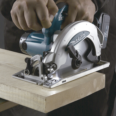 MAKITA - Sierra Circular Inalámbrica de 18V, Diámetro de Disco 6-1/2in, 3700 Rpm , Incluye 2 Baterías Li-Ion de 3.0 Ah, Cargador y Maletín.