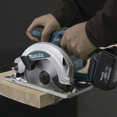 MAKITA - Sierra Circular Inalámbrica de 18V, Diámetro de Disco 6-1/2in, 3700 Rpm , Incluye 2 Baterías Li-Ion de 3.0 Ah, Cargador y Maletín.