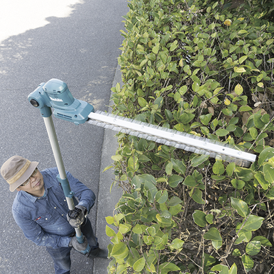 MAKITA - Cortasetos telescópico inalámbrico 18V, hoja de Corte de 46 cm de longitud 2700 Cpm, Incluye Batearía y Cargador.