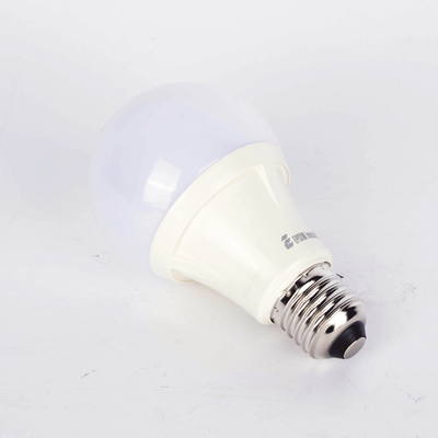 EPCOM INDUSTRIAL - Foco LED para Alumbrado en Interior / Luz Fría / 9 W / 900 lúmenes / 30000 hrs / Ángulo de Iluminación 220°
