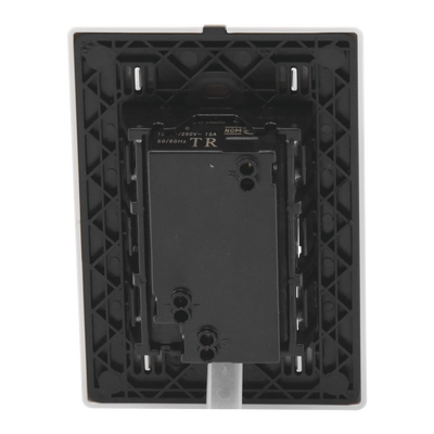 TOTAL GROUND - Contacto Inteligente de Pared Doble 120, 15A, con Supresor de Picos Tipo A.