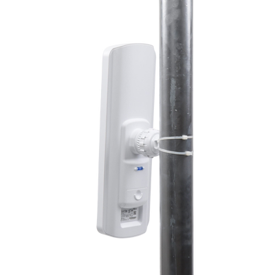 UBIQUITI - Estación Base 2x2 MIMO airMAX LiteAP AC hasta 450 Mbps, 5 GHz (5150 - 5875 MHz) con antena integrada de 17 dBi y cobertura de 90 grados con GPS Sync