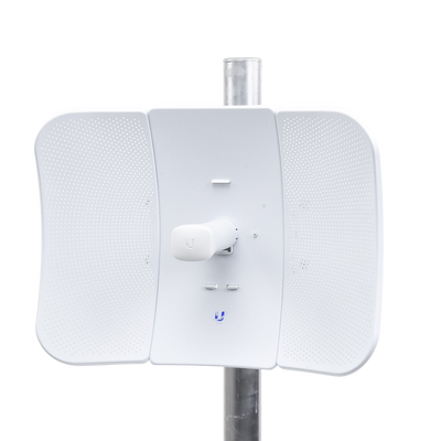 UBIQUITI - Cliente PtMP LTU™ Long Range, 5 GHz (4.8 - 6-2 GHz) con antena integrada de 26 dBi