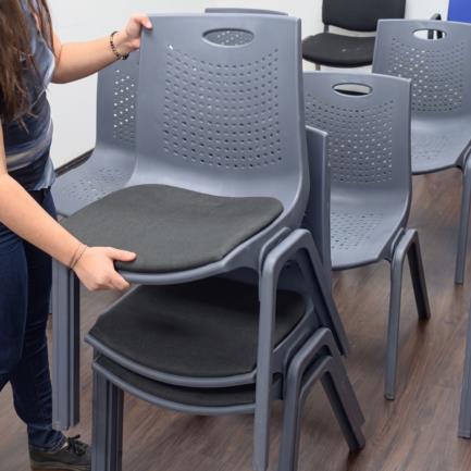 NEXTEP SOLUCIONES - Silla de Visitas/Comedor Nextep Fibra Alta Resistencia Acojinada Apilable Gris Obscuro