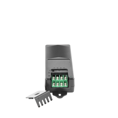 EPCOM POWERLINE - Fuente de Poder de 4 Salidas de 11 - 15 Vcc / 5 Amper /  Voltaje de Entrada 110- 240 Vac / Fusible Termico PTC Integrado para Protección / Salida de Voltaje Inteligente hasta 3 Amper por Salida