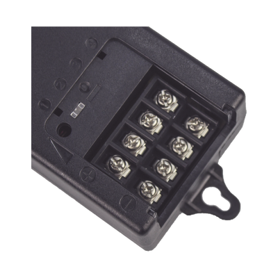 EPCOM POWERLINE - Fuente de Poder de 12 Vcc @ 5A / 4 Cámaras / FILTRO DE RUIDO ESPECIAL PARA CAMARAS 4K / Fusible Reseteable Inter Construido PTC / Protección Contra Sobre-Tensiones y Contra Cortocircuito / Recomendado para cámaras 4K.