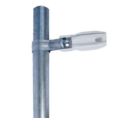 SFIRE - Aislador de paso o esquina de color Blanco con abrazadera incluida de 33-38mm para uso en tubería de malla ciclónica.