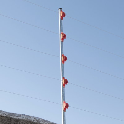 SFIRE - Aislador de Paso color Rojo reforzado para cercos eléctricos, resistente al clima extremoso