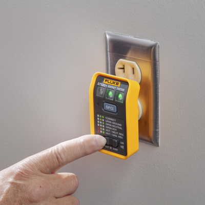 FLUKE - Probador de Tomacorriente Eléctrico Estándar o GFCI con Señal Acústica, Con LEDs de Alto Brillo y Gráfico Incluido Para Verificar Rápida y Fácilmente el Cableado