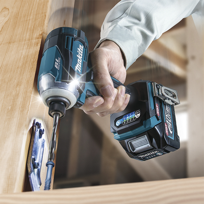 MAKITA - Atornillador de Impacto BL 40 V máx. XGT 220 Nm de par de apriete, con Luz.  Sin baterías, sin cargador y sin maletín en equipo básico.