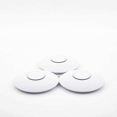 UBIQUITI - Paquete de 3 Access Point UniFi 802.11ac Wave 2, MU-MIMO4X4 con antena Beamforming, hasta 1.7 Gbps, para interior PoE 802.3af, soporta 200 clientes, No incluyen PoE&acute;s