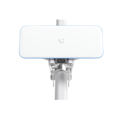 UBIQUITI - Access Point WiFi UniFi Base Station XG para exterior IP67, alto rendimiento en escenarios exigentes, tres radios 802.11ac Wave 2 MU-MIMO 4X4 /antenas de 90° y 50° con Beamforming, hasta 1500 usuarios, puerto de 10G / WiFi solo en 5 GHz