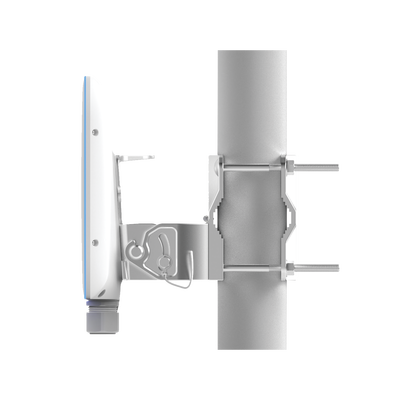 UBIQUITI - Access Point WiFi UniFi Base Station XG para exterior IP67, alto rendimiento en escenarios exigentes, tres radios 802.11ac Wave 2 MU-MIMO 4X4 /antenas de 90° y 50° con Beamforming, hasta 1500 usuarios, puerto de 10G / WiFi solo en 5 GHz