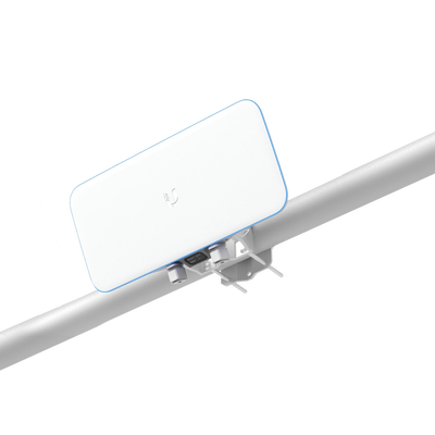 UBIQUITI - Access Point WiFi UniFi Base Station XG para exterior IP67, alto rendimiento en escenarios exigentes, tres radios 802.11ac Wave 2 MU-MIMO 4X4 /antenas de 90° y 50° con Beamforming, hasta 1500 usuarios, puerto de 10G / WiFi solo en 5 GHz