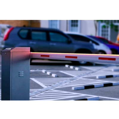 ACCESSPRO - Barrera vehicular derecha / Soporta Brazo de hasta 3 m / Apertura en 1.5 s / Final de Carrera Ajustable por Programación /
