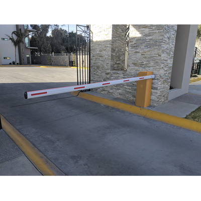 ACCESSPRO - Barrera vehicular derecha / Soporta brazo de hasta 3 m / Apertura en 1.5 s /Final de carrera ajustable por programación / Movimiento fluido / Diseño elegante color naranja
