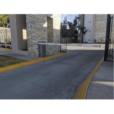 ACCESSPRO - Barrera vehicular derecha / Soporta brazo de hasta 5.5 m / Final de carrera ajustable por programación / Movimiento fluido / Diseño elegante color Gris