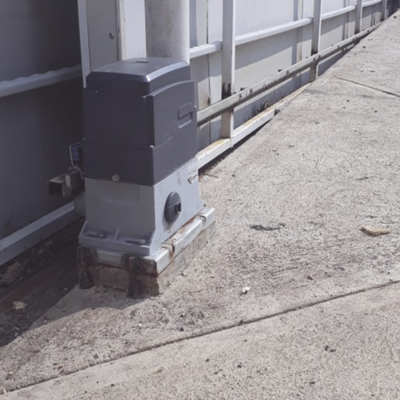 ACCESSPRO - Operador para puertas corredizas / 1200 kgs / Aprendizaje automático de finales de carrera / Fácil instalación