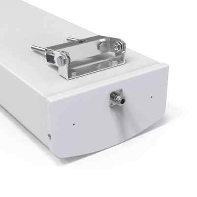 EPCOM - Antena Sectorial para Exterior / 1710-2190 MHz / Ganancia 18 dBi / Ancho de Banda 480 MHz / VSWR ≤1.5 / Potencia 200W / IP65 / Viento 60 m/s