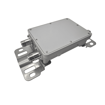 EPCOM - Combinador de Bandas de Dos Vías EP-COMB-2B / Rango de Frecuencia 698-960 MHz y 1710-2700 MHz / Bajo PIM / Alta Rechazo Fuera de Banda / Potencia Continua 300 W / Pico 800 W / Conectores N Hembra / IP40