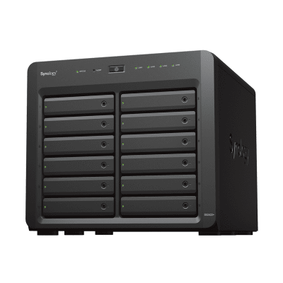 SYNOLOGY - NAS Synology DiskStation DS2422+ | 12 Bahías | Expandible a 24 Bahías | Procesador AMD Ryzen Quad-Core | Hasta 32 GB DDR4 ECC | Caché NVMe SSD | Redes 10/25GbE | Compatible con Virtualización y Vigilancia.
