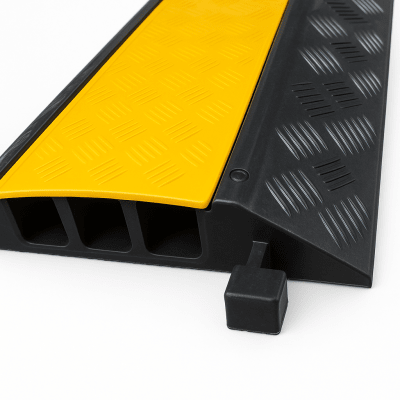 ACCESSPRO - Protector de Cable de 3 Canales / Base de Goma y Tapa de Plástico / Tamaño del Canal 30x30mm / Capacidad de Carga 5 Toneladas / Longitud 90 cm / Ancho del Contorno 50 cm / Altura 4.5 cm / Color Amarillo-Negro / Material Hule