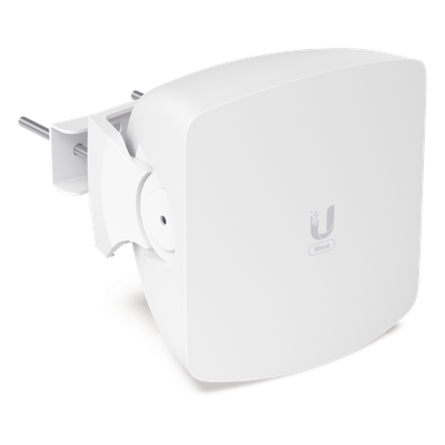 UBIQUITI - Punto de Acceso PtMP / 60 GHz + 5 GHz / 5.4 Gbps / Cobertura Sectorial 30° / Alcance 8 km (26,246.7 ft) / 31 Clientes / SFP+ 10G