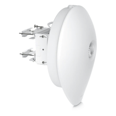 UBIQUITI - Radio PtP 60 GHz / 6 Gbps / Respaldo 5 GHz 800 Mbps / Alcance 4 km / SFP+ 10G / IP67