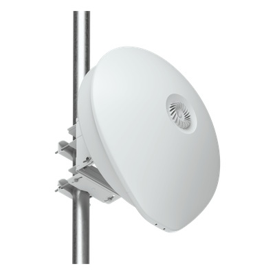 UBIQUITI - Radio Backhaul 60 GHz / 5.4 Gbps / Radio Redundante 5 GHz / SFP+ 10G / GPS / Bluetooth / Alcance 15 km (49.2 ft) / IP66