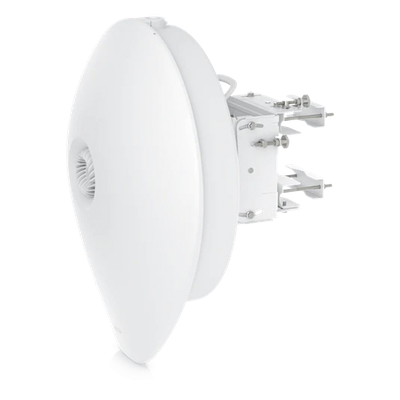 UBIQUITI - Radio PtP 60 GHz / 6 Gbps / Respaldo 5 GHz 800 Mbps / Alcance 4 km / SFP+ 10G / IP67