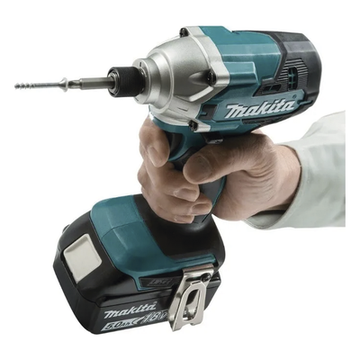 MAKITA - Atornillador de Impacto / 18V / 0-3000 IPM / 155 Nm / 2 Baterías 1.5 Ah / Freno Eléctrico / 143 mm (5-5/8")