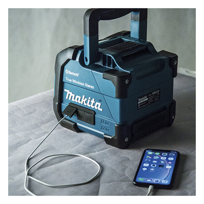 MAKITA - Bocina y Reproductor de Música / Bluetooth 30 m (100 ft) / USB y Auxiliar MP3 / Salida 12V-18V-AC / Pantalla LCD / 2.7-3.4 kg (6.0-7.5 lbs)