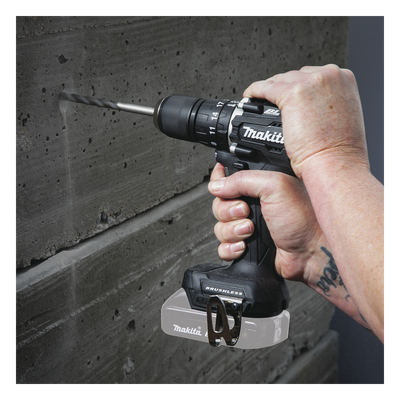 MAKITA - Rotomartillo/Taladro Inalámbrico SIN CARBONES, Broquero de 1/2", 1,700 RPM, 18VâŽ“, Torque: 40 N.m C/2 Bat. (1.5Ah) y Cargador.