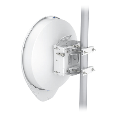 UBIQUITI - Radio PtP 60 GHz / 6 Gbps / Respaldo 5 GHz 800 Mbps / Alcance 4 km / SFP+ 10G / IP67