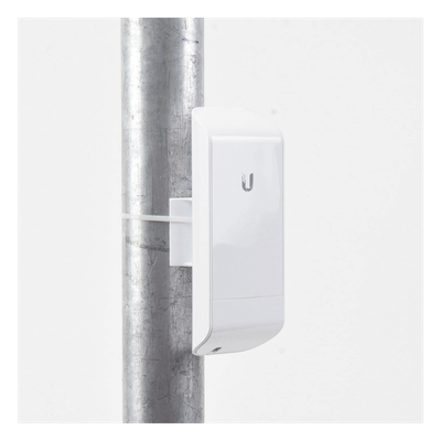 UBIQUITI - CPE inalámbrico / 2.4 GHz / 150 Mbps / Antena 8 dBi / 1 puerto 10/100 Mbps / PoE 24V / 161x31x80 mm